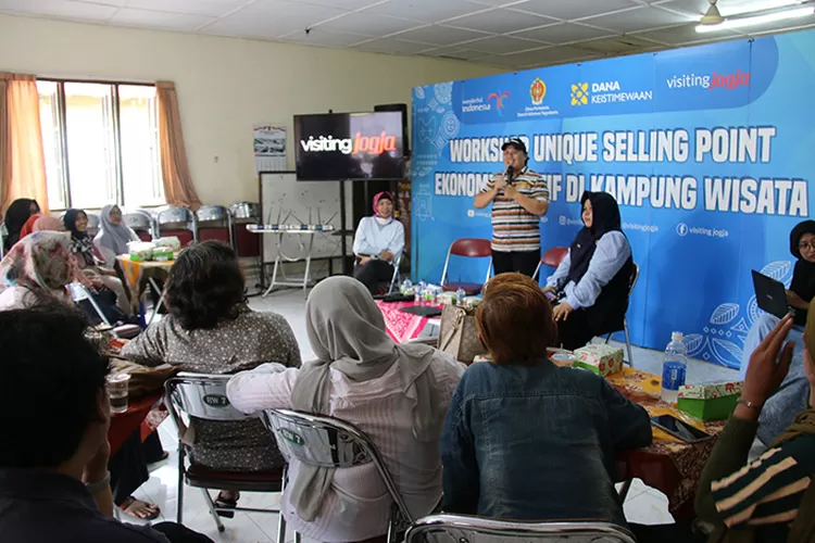  Penyelenggaraan Workshop Unique Selling Point (USP) Ekonomi Kreatif di kampung wisata Wirobrajan (Dok. Dinas Pariwisata DIY)