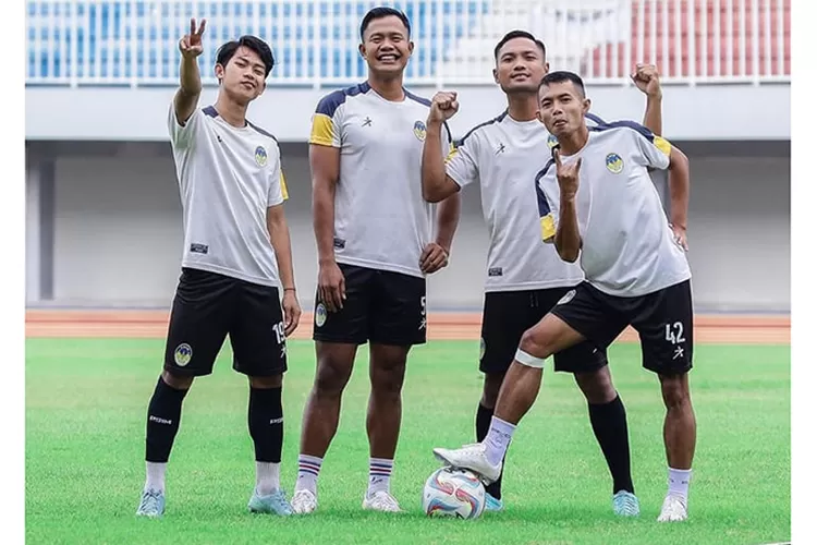Para pemain PSIM Jogja siap menghadapi Nusantara United pada Pegadaian Liga 2. (Instagram @psimjogja_official)