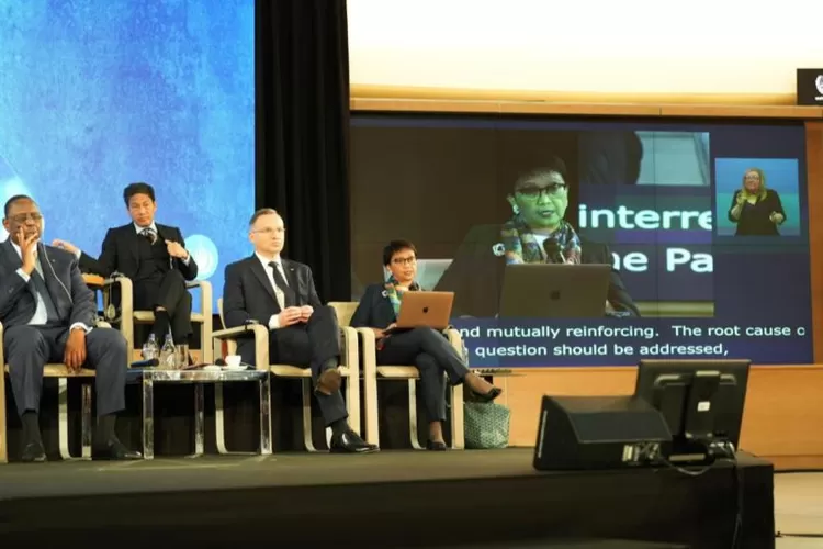 Menteri Luar Negeri Indonesia Retno Marsudi menjadi salah satu panelis dalam diskusi &ldquo;The Human Rights 75 Initiative Roundtable on Future of Human Rights &amp; Peace &amp; Security&rdquo; di Kantor PBB di Jenewa, Swiss, pada Selasa (12/12/2023).  (ANTARA/HO-Kemlu RI)