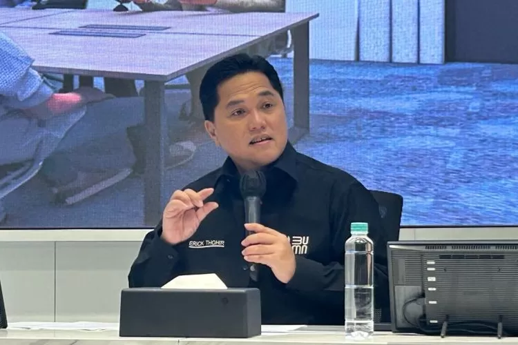 Menteri Badan Usaha Milik Negara (BUMN) Erick Thohir saat melakukan temu media di Kantor Kementerian BUMN, Jakarta, Selasa (19/12/2023).  (ANTARA/Maria Cicilia Galuh)