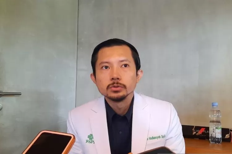 Dokter spesialis urologi di RS Pondok Indah dr Hilman Hadiansyah, Sp.U dalam sebuah acara kesehatan di Jakarta, Selasa (19/12/2023). ( ANTARA/Lia Wanadriani Santosa)