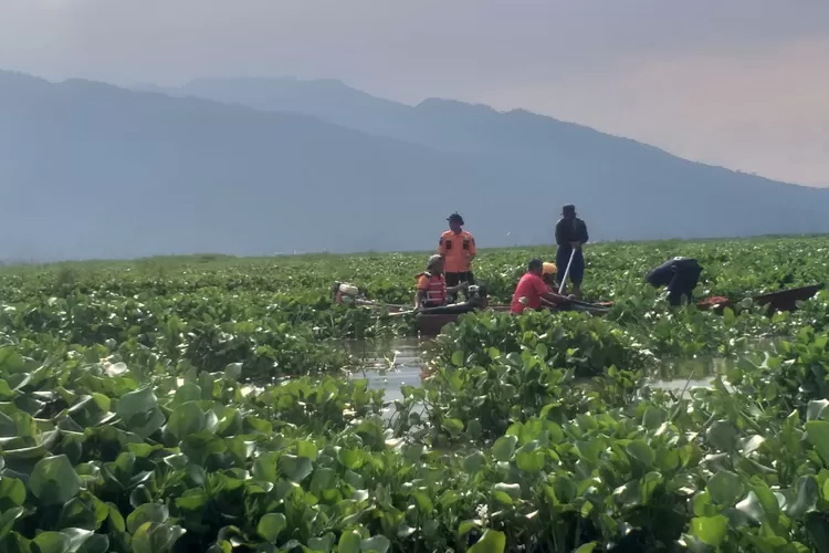 Evakuasi korban oleh Tim SAR.  (Foto: Dok. SAR)