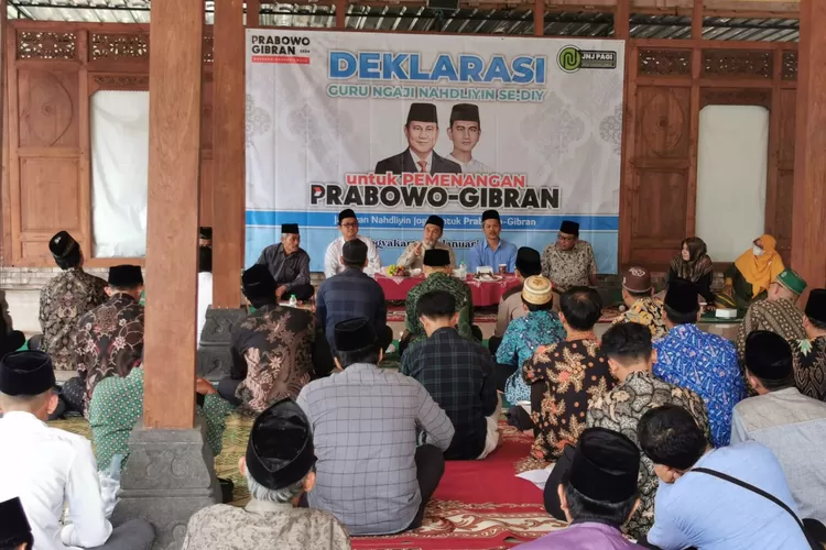 Perkumpulan Guru Ngaji Nahdliyin se-DIY saat menggelar deklarasi dukungan terhadap pasangan Prabowo-Gibran di Sleman, Sabtu (13/1/2024).  (Istimewa)