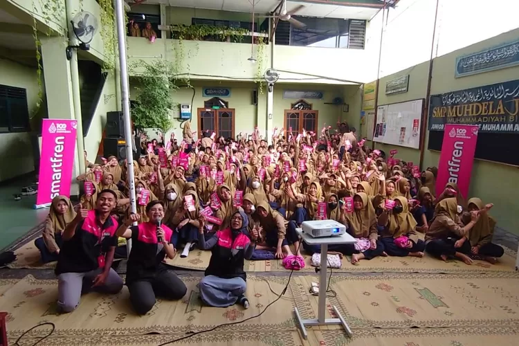Smartfren memeberikan pelatihan literasi digital lewat program Sahabat Sekolah di salah satu SMA di Yogyakarta. Pelatihan ini telah menjangkau lebih dari 154 sekolah di DIY dan Jateng. (Istimewa)