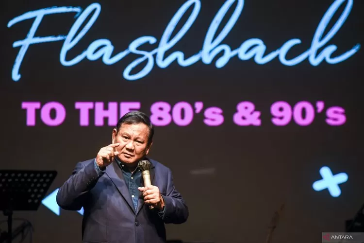 Calon presiden nomor urut 2 Prabowo Subianto memberikan sambutan saat menghadiri acara Relawan Erick Thohir alumni Amerika Serikat for 02 (ETAS) di Plaza Senayan, Jakarta, Senin (22/1/2024). ETAS mendeklarasikan dukungan terhadap Prabowo Subianto dan Gibran Rakabuming Raka pada Pemilu 2024.  (ANTARA FOTO/GALIH PRADIPTA)