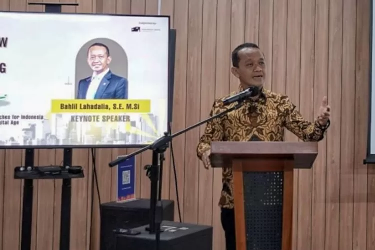 Menteri Investasi/Kepala Badan Koordinasi Penanaman Modal (BKPM) Bahlil Lahadalia berbicara saat acara peluncuran buku Growth Space oleh Anggawira di Perpustakaan Jakarta Taman Ismail Marzuki (TIM), Jakarta Pusat, Selasa (9/1/2024).  (ANTARA/HO-Dokumentasi Pribadi )