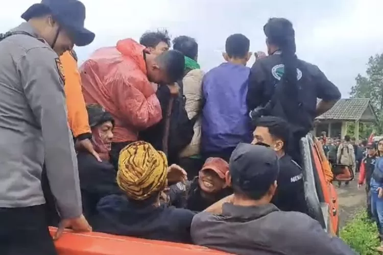 Basarnas menemukan 16 pendaki Gunung Gede Pangrango, Jawa Barat dalam keadaan selamat Desa Cibedug, Kecamatan Ciawi, Kabupaten Bogor, Jawa Barat, Senin (29/1/2024).  (ANTARA/HO-Basarnas)