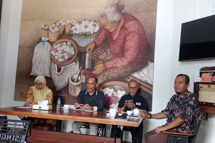  Jaringan Demokrasi Indonesia (JaDI) DIY saat memberikan keterangan kepada wartawan. ( Foto: dokumentasi JaDI DIY)