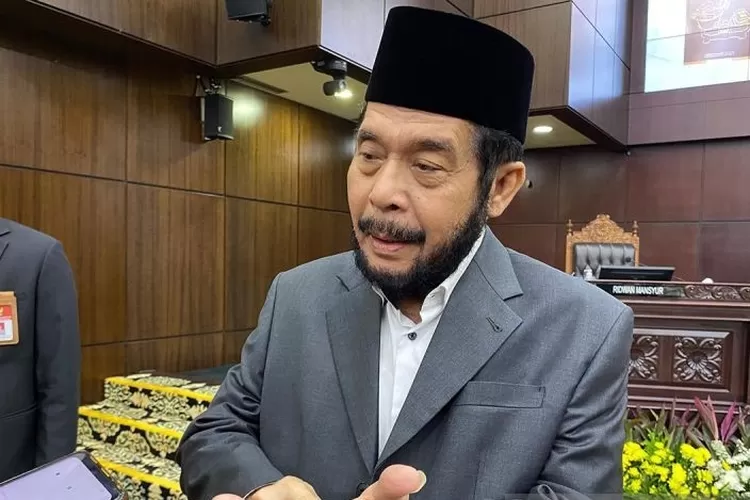 Arsip foto - Hakim Konstitusi Anwar Usman menjawab pertanyaan wartawan saat ditemui di Gedung Mahkamah Konstitusi RI, Jakarta, Rabu (10/1/2024).  (ANTARA/Fath Putra Mulya)