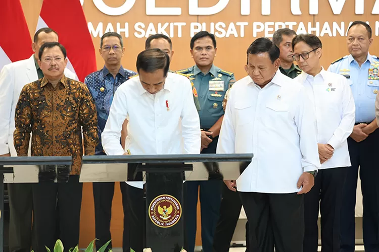 Jokowi didampingi Prabowo meresmikan Rumah Sakit Pusat Pertahanan Negara (RSPPN) Panglima Besar Soedirman. (Dok Kemenhan)