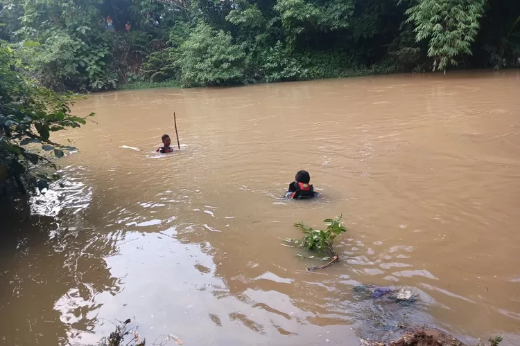 Pencarian bocah tenggelam (Foto : Istimewa)