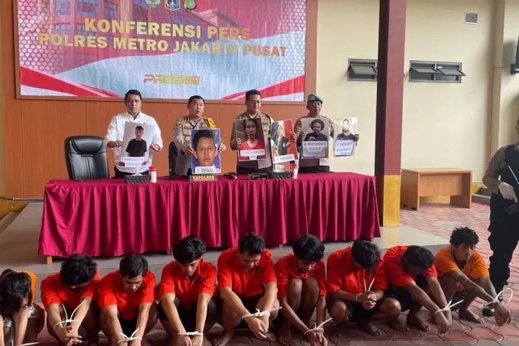 Kapolres Metro Jakarta Pusat Kombes Susatyo Purnomo Condro saat menggelar konferensi pers di Polres Metro Jakarta Pusat, Kamis (22/2/2024).  (ANTARA/Lifia Mawaddah Putri.)