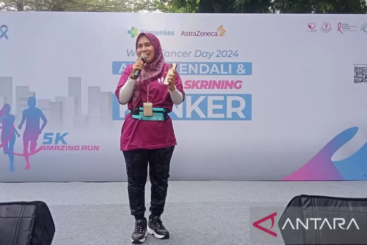 Direktur Pencegahan dan Pengendalian Penyakit Tidak Menular Kementerian Kesehatan Eva Susanti saat menghadiri acara "5K Amazing Run: Ambil Kendali, Lakukan Skrining Kanker" di Jakarta Pusat, Minggu (25/2/2024).  (ANTARA/Farhan Arda Nugraha)