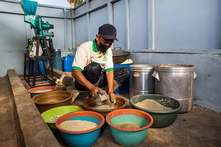 Pengolahan sampah dalam program Sampah Kita yang didukung PT Pertamina. (Dok Pertamina)