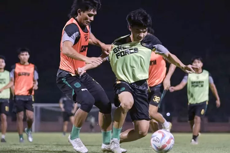 Para pemain Persebaya Surabaya berlatih intensif jelang laga pekan ke-31 BRI Liga 1 (Instagram @officialpersebaya)