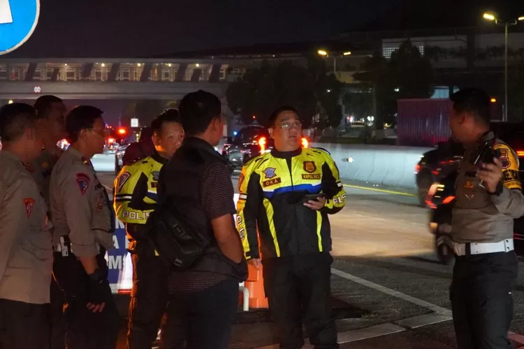 Kapolres Semarang pantau mudik Lebaran di Tol Semarang-Bawen-Salatiga arah Solo.  (Foto: Dok. Polres Semarang)