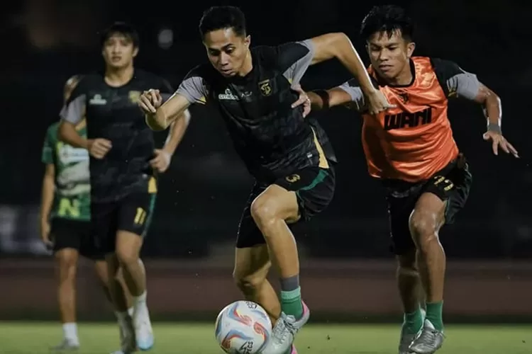 Kondisi pemain Persebaya Surabaya fit saat latihan kembali digelar sebagai persiapan BRI Liga 1. (Instagram @officialpersebaya )