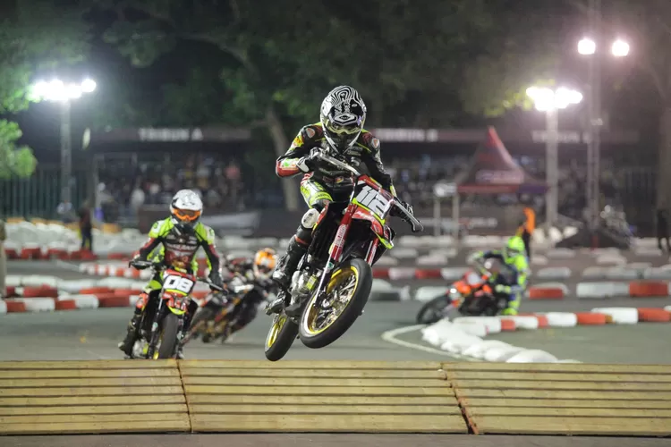 Superchallenge Supermoto Race 2024 bakal digelar lima seri di lima kota berbeda.  (Foto: Dok. Istimewa)