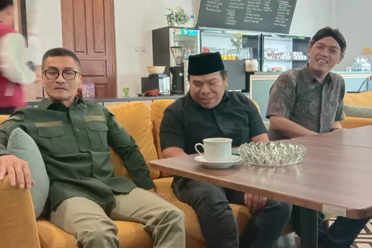 Ketua DPC Partai Gerindra Salatiga Yuliyanto dan Ketua DPC PKB Salatiga Saiful Mashud membahas koalisi pada Pilwalkot 2024.  (Foto: Dok. Gerindra Salatiga)