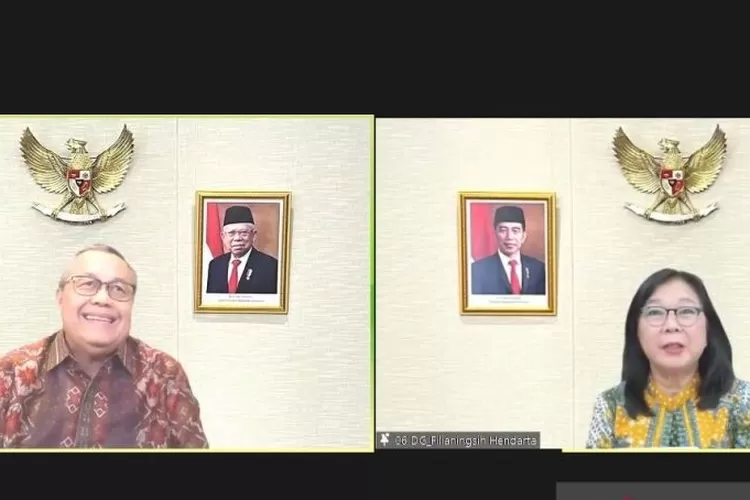 Gubernur Bank Indonesia (BI) Perry Warjiyo (kiri) mengumumkan hasil Rapat Dewan Gubernur (RDG) BI Bulan April 2024 secara virtual di Jakarta, Rabu (24/4/2024).  (ANTARA/Martha Herlinawati Simanjuntak )