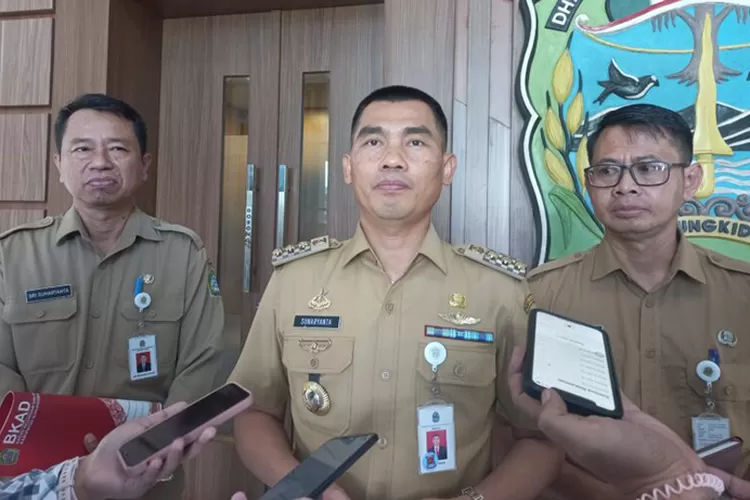 Bupati Gunungkidul didampingi Sekda Sri Hartanto dan Kepala BKPPD Iskandar.  (Dok Pemkab Gunungkidul)