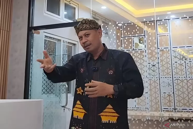 Dekan FISIP Universitas Diponegoro Teguh Yuwono.  (ANTARA/HO-Dokumen Pribadi)