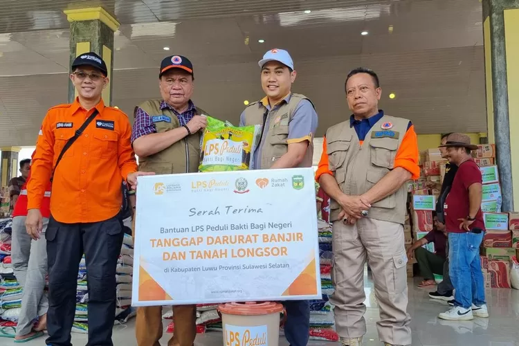 LPS melalui program LPS Peduli Bakti untuk Negeri, menyalurkan bantuan untuk korban banjir dan tanah longsor di Kabupaten Luwu, Minggu (11/5/2024).  (Foto: Dok. Istimewa)
