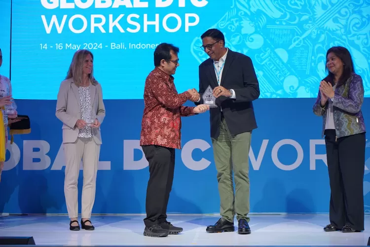 Dari kiri, Head Capacity-Digital Skills Development ITU Susan Teltscher, President Director-CEO IOH Vikram Sinha, Wakil Menteri Kominfo RI Nezar Patria dan Managing Director Cisco Indonesia Marina Kacaribu saat pembukaan Global DTC Workshop 2024 di Nusa Dua, Bali, Selasa (14/5).  (Foto: Dok. Istimewa)