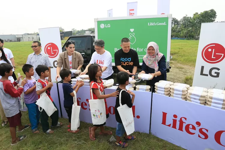 LG mendistribusikan 3.000 paket makanan menjangkau anak dan keluarga tak mampu, sekaligus sebagai penutup kampanye besar LG di tahun ini yang mengusung tema 'Better Life for All'. (Foto: Dok. Istimewa)