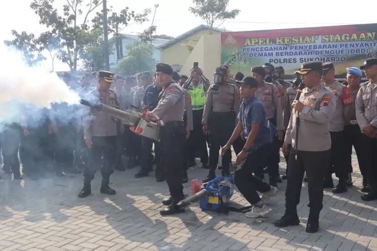 Kapolres Sukoharjo AKBP Sigit saat memimpin apel kesiapsiagaan DBD.  (Dok. Polres Sukoharjo)