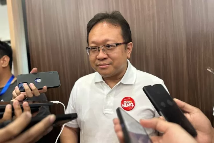 Wakil Presiden Direktur AHM Thomas Wijaya saat wawancara dengan awak media di AHM Safety Riding &amp; Training Center, Cikarang Pusat, Kabupaten Bekasi, Senin (3/6/2024).  (ANTARA/Pamela Sakina)