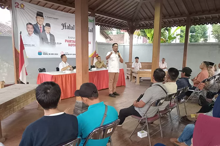 Ketua DPD Partai Gerindra Jawa Tengah, Sudaryono memberi semangat ratusan kader partai besutan Prabowo Subianto di DPC Salatiga.  (Edy Susanto HM)