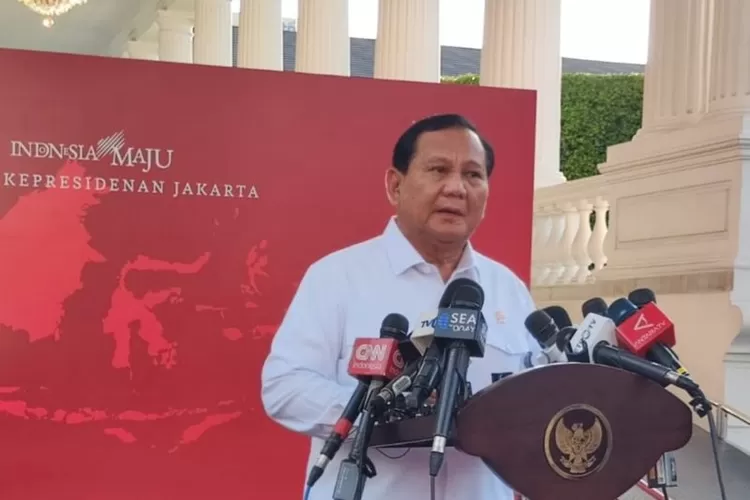 Menteri Pertahanan Prabowo Subianto memberikan keterangan pers kepada wartawan di Istana Kepresidenan, Jakarta, Kamis (13/6/2024).  (ANTARA/Mentari Dwi Gayati)