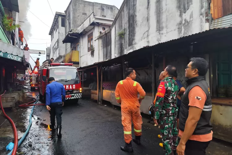 Lokasi Kebakaran Toko di Kompleks Pasar Projo Ambarawa. (Foto: Humas Polres Semarang)