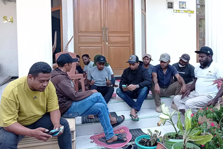 Warga Papua 'duduki' rumah mewah milik Bos BLN Group Salatiga di Jalan Merdeka Selatan Salatiga, Jawa Tengah.   (Dok Pressroom Salatiga)