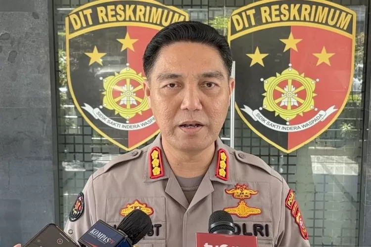 Kabid Humas Polda Jawa Barat, Kombes Jules Abraham Abast saat ungkap kasus bandar judi online di Mapolda Jabar, Kota Bandung, Jawa Barat, Kamis (27/6/2024).  (ANTARA/Rubby Jovan)