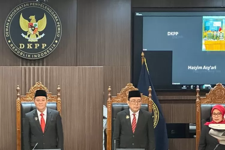 Suasana sidang putusan DKPP RI terkait kasus dugaan asusila Ketua KPU RI Hasyim Asy&rsquo;ari di Kantor DKPP RI, Jakarta, Rabu (3/7/2024).  (ANTARA/Rio Feisal)