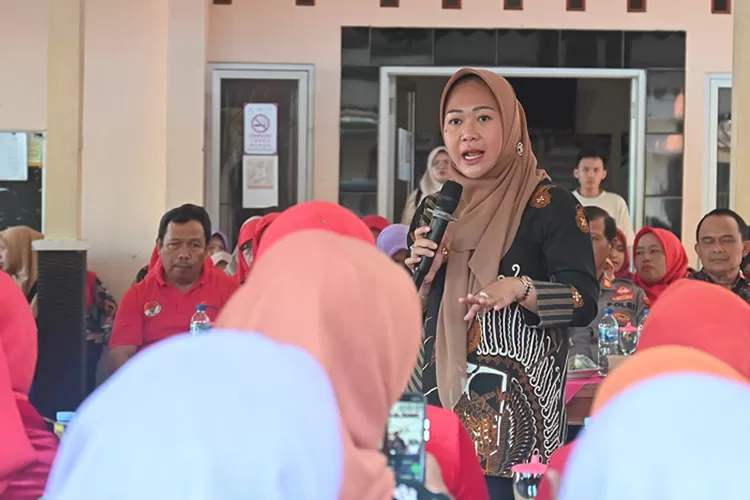 Bupati Purbalingga, Dyah Hayuning Pratiwi (Tiwi) saat memaparkan 10 Program Pokok PKK.  (Dok. Prokompim Purbalingga)