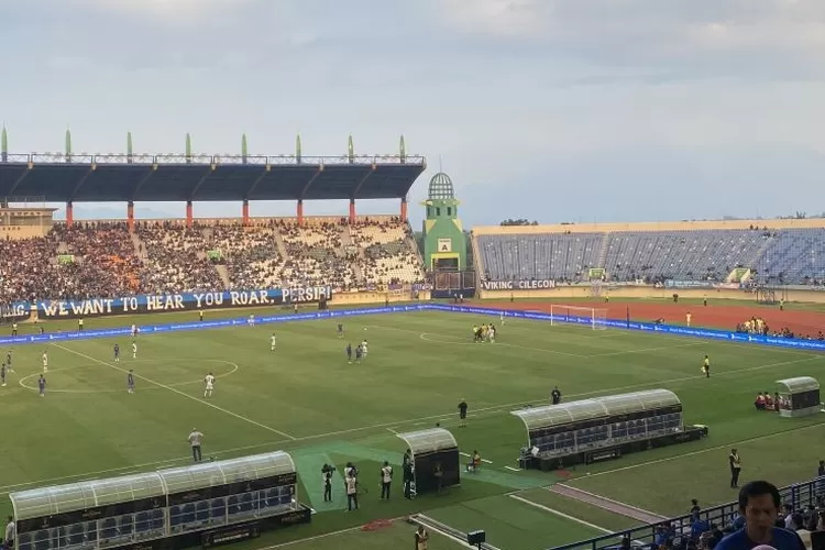 Situasi pertandingan Persib Bandung melawan PSM Makassar pada laga pembuka Piala Presiden di Stadion Si Jalak Harupat, Kabupaten Bandung, Jawa Barat, Jumat (19/7/2024).  (ANTARA/Rubby Jovan)