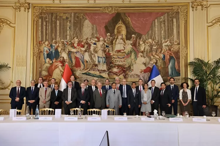 Foto bersama usai pertemuan Prabowo Subianto dengan para pimpinan perusahaan Prancis. (Dok Tim Prabowo)