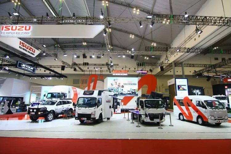 Booth Isuzu pada pameran otomotif GAIKINDO Indonesia International Auto Show (GIIAS) 2024 di ICE BSD City, Tangerang, Banten.  (ANTARA/HO/PT IAMI)