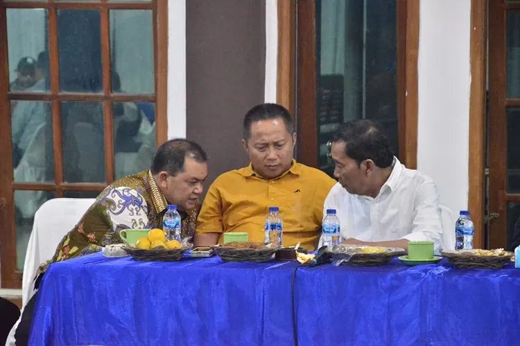 Pj Walikota Salatiga, Yasip Khasani, Bupati Semarang, Ngesti Nugraha dan anggota DPR RI M Fadholi  bertemu dalam persiapan pembangunan exit tol Tamansari Kota Salatiga.  (Dok Prokompim Salatiga )