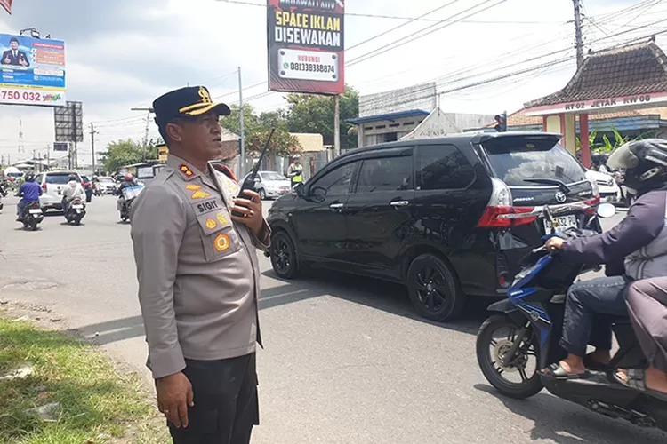 Kapolres Sukoharjo AKBP Sigit turun langsung melaksanakan Commander Wish Kapolda Jateng.  (Dokumen Polres Sukoharjo)