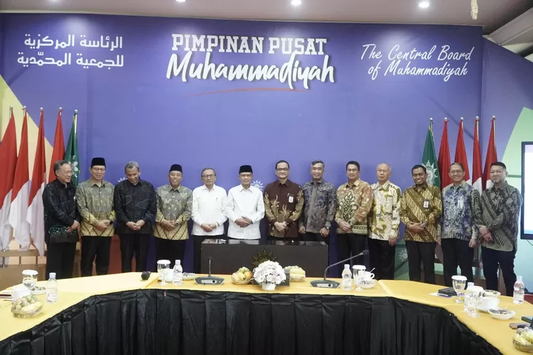 Penandatanganan nota kesepahaman oleh Direktur Bank Muamalat, Karno dan Ketua Umum PP Muhammadiyah Haedar Nashir yang dilaksanakan di Yogyakarta.  (Foto: Dok. Istimewa)