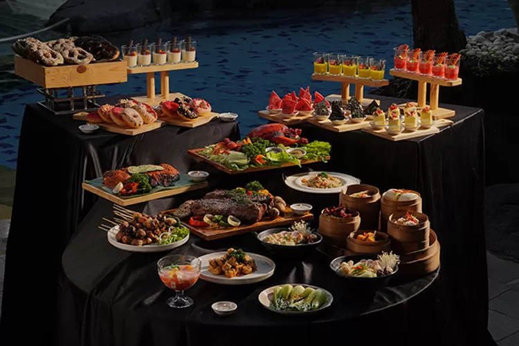 Sajian lezat dalam promo &ldquo;Saturday Deals&rdquo; dan &ldquo;Chill &amp; Grill All-You-Can-Eat Buffet.&rdquo; di Kimaya Sudirman Yogyakarta by HARRIS