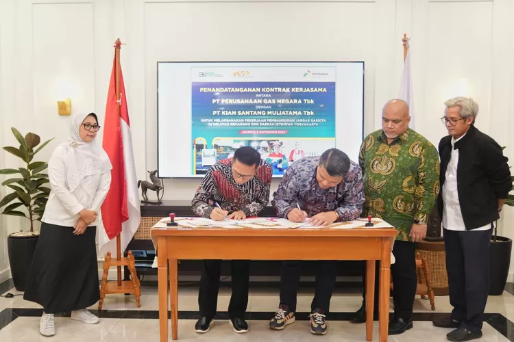 PGN dan KSM saat melakukan penandatanganan kontrak kerja sama  (foto: dokumentasi PGN)