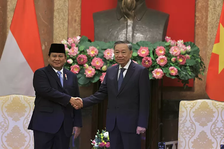 Prabowo bersalaman dengan Presiden Vietnam H.E. T&ocirc; L&acirc;m. (Tim Prabowo)