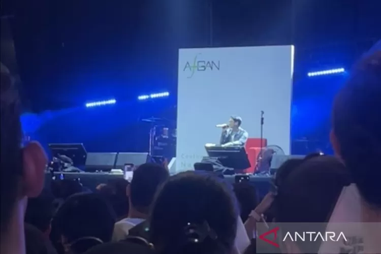 Penampilan Afgan di ajang Pestapora 2024 di JIExpo Kemayoran, Jakarta Pusat, Minggu (22/9/2024).  (ANTARA/Putri Hanifa)
