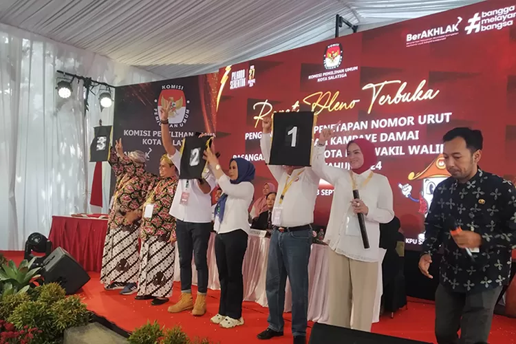 Undian nomor urut paslon pada Pilkada Salatiga 2024 di Kantor KPU Salatiga, Senin (23/9/2024).   (Edy Susanto HM)