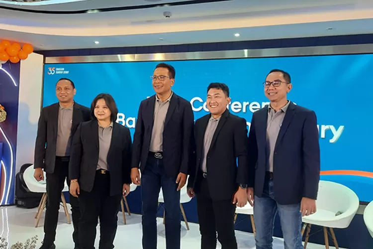 Jajaran pimpinan Bank Raya saat perayaan ulang tahun ke-35. (Dok Bank Raya)